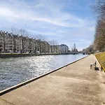 La Casa Azul Private Parking & Orne River Bank