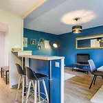 La Casa Azul Private Parking & Orne River Bank